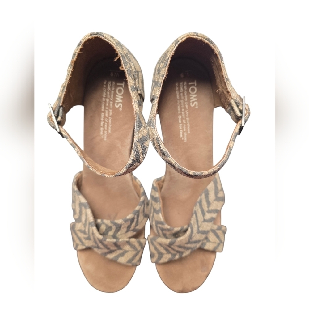 TOMS Sienna Wedge Sandals Sz 9 Burlap Chevron Brown Grey Tan - Picture 7 of 9